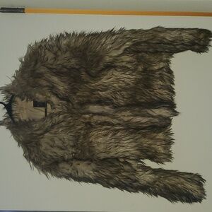 Faux Fur Coat size S, brand: CI SONO, with 2 brooches to close it, cropped, wmns